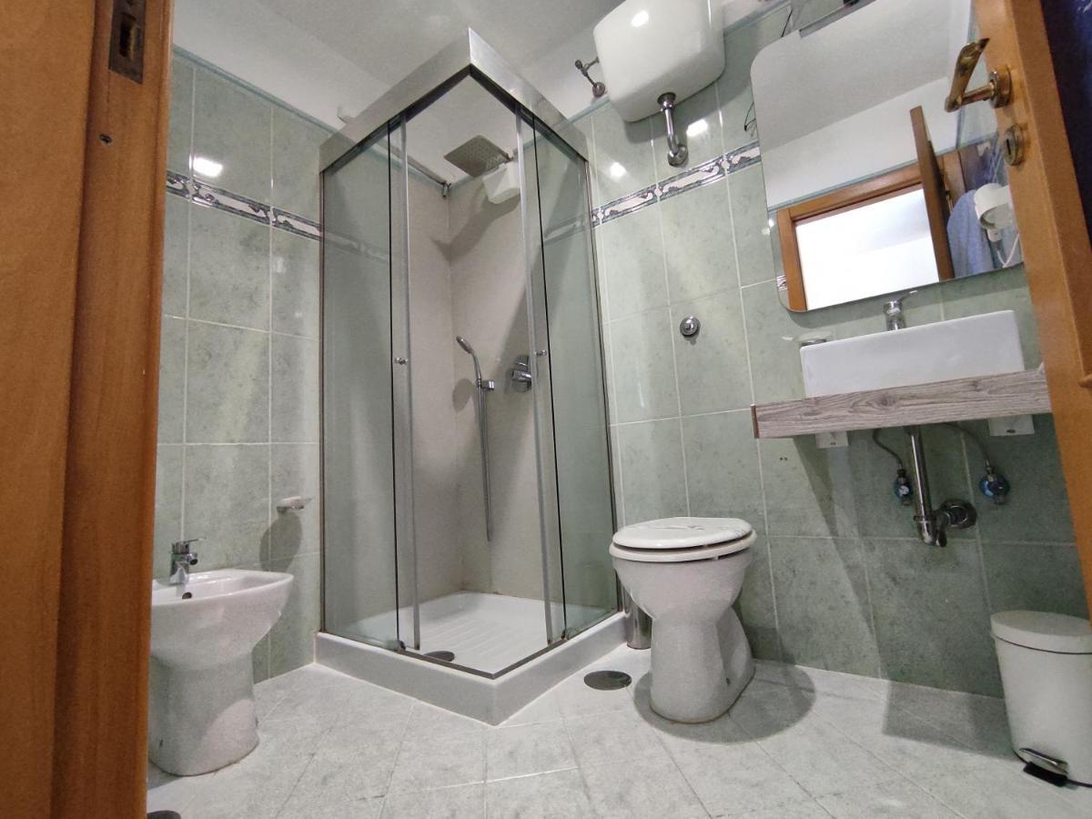 פוזולי Hotel Darsena מראה חיצוני תמונה