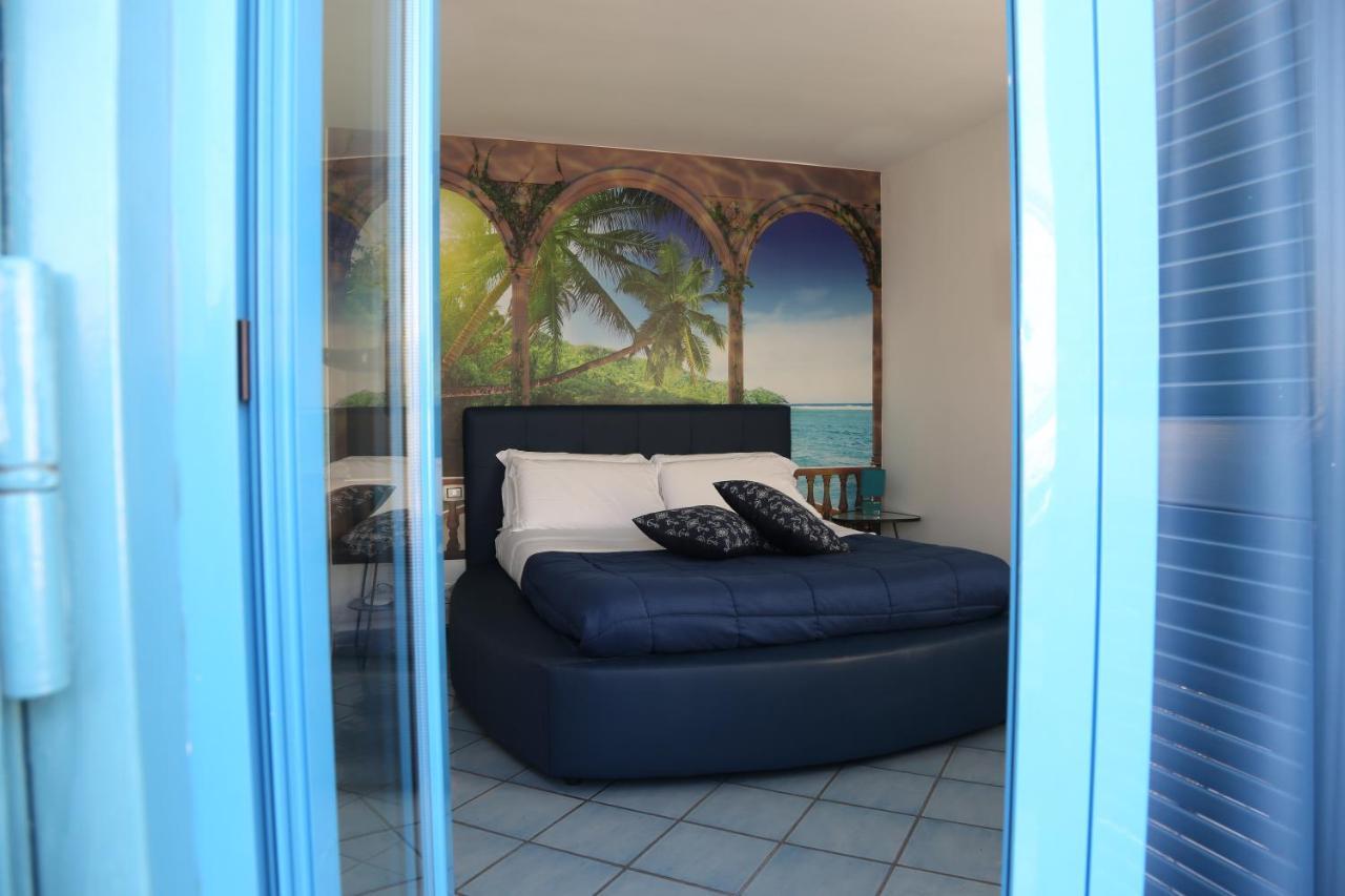 פוזולי Hotel Darsena מראה חיצוני תמונה